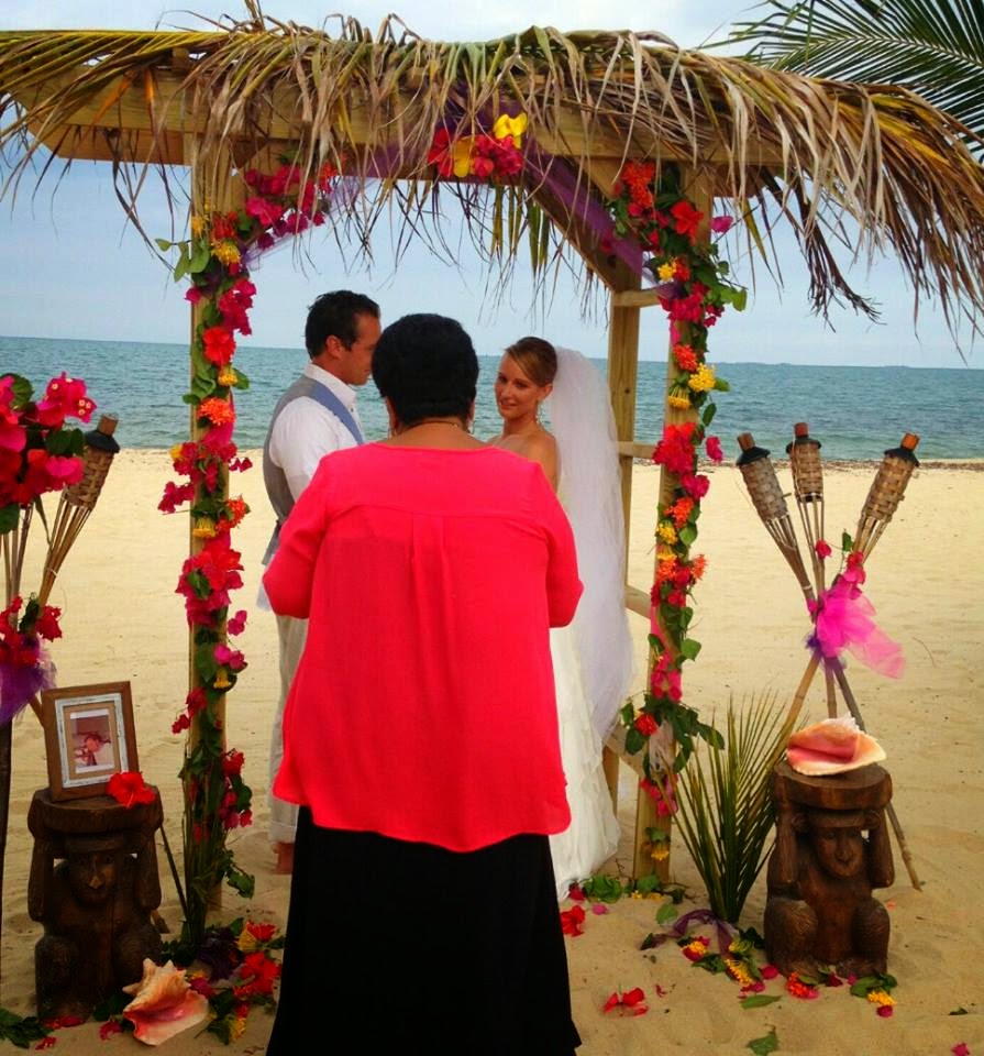 Remax Vip Belize: Beach wedding click picture in Placencia 