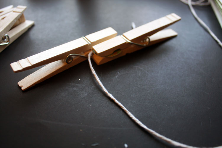 Tutorial Make a Paper and Twine Christmas Garland