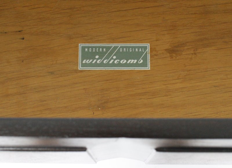 Mid2Mod In the store Amazing case goods