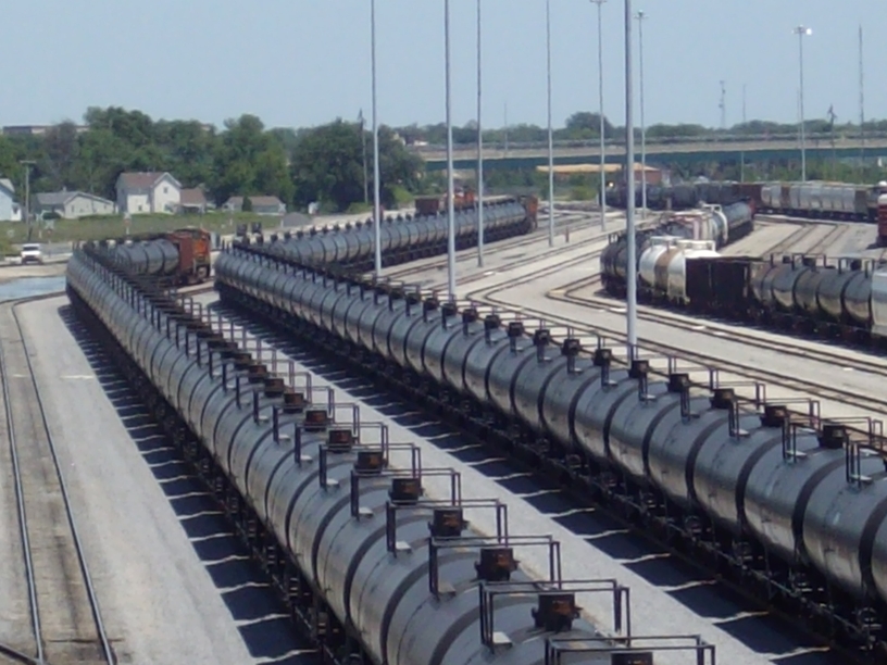 Crude Oil Daily 104car train hauling oil crosses Maine