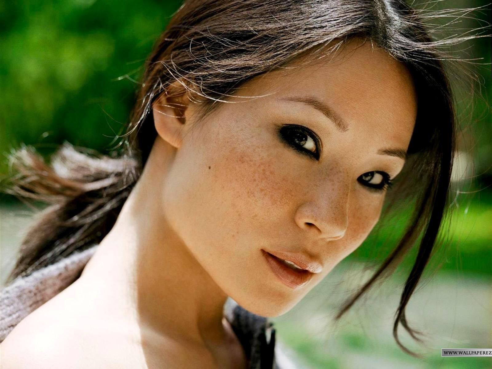 http://1.bp.blogspot.com/-GglUBhOXU14/T0qgHR_dCiI/AAAAAAAAAZ8/fImhprbujw4/s1600/lucy-liu_2991_1600x1200.jpg