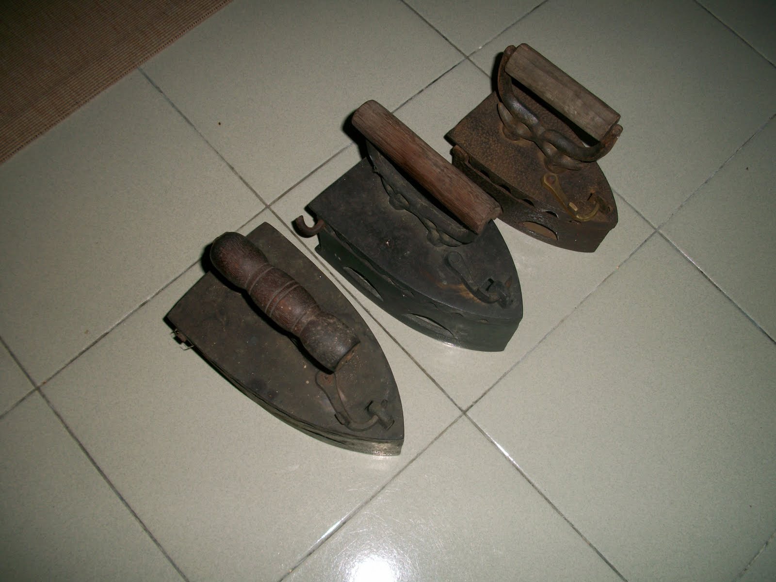 collectible items 3 vintage charcoal irons (2 brass and 1 cast iron)