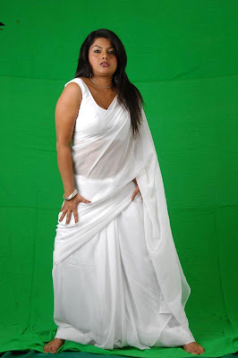 Hot And Spicy Tamil Actress Swathi Verma in  White Sleeveless Blouse Saree Photos