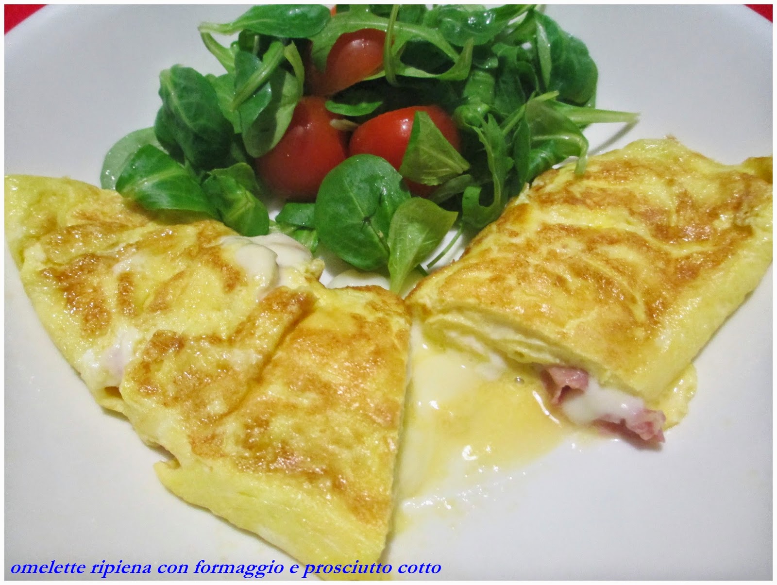 IL PIATTO E’ IN TAVOLA Omelette ripiena con formaggio e prosciutto cotto