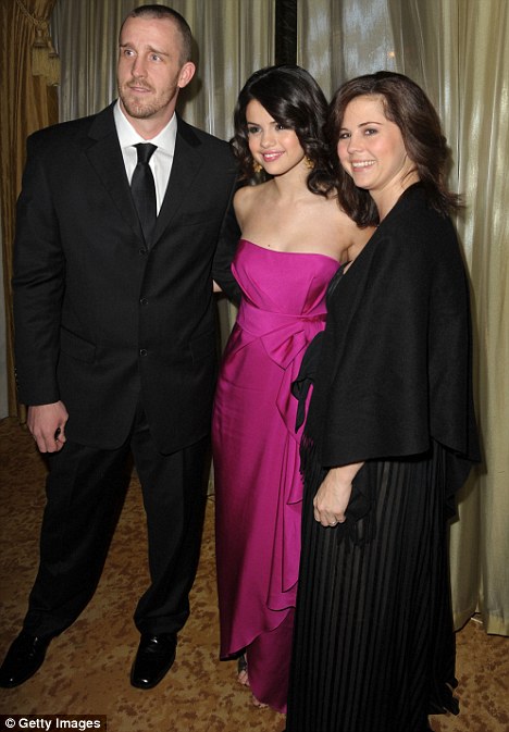 Selena Gomez&rsquo;s mother having a baby,she tweeted her happy news today