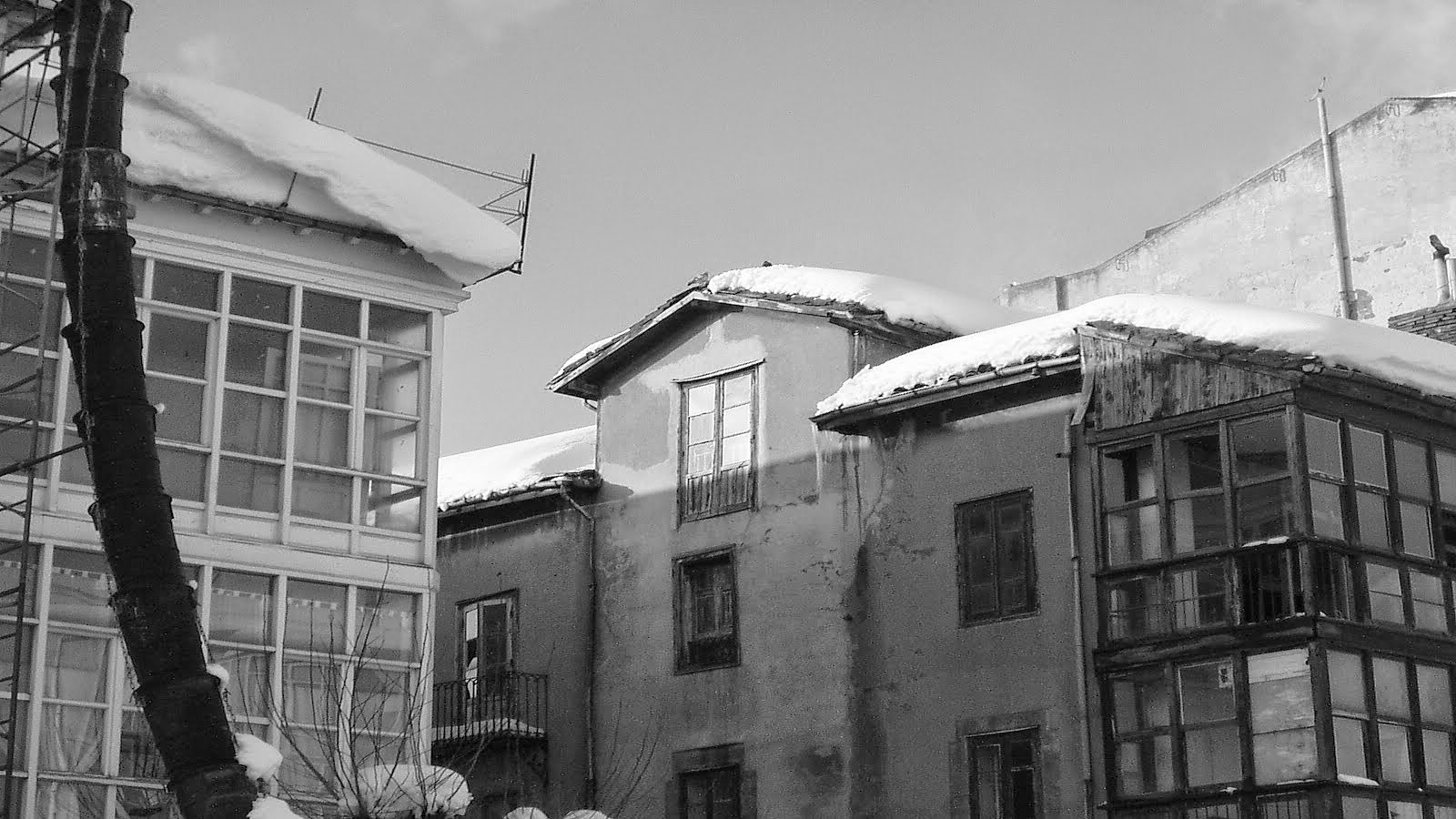 CORRÍA EL AÑO 1951,ENERO DIA 7, EL FRIO GÉLIDO Y LA NIEVE CUBRÍA LOS TEJADOS Y EL SUELO.