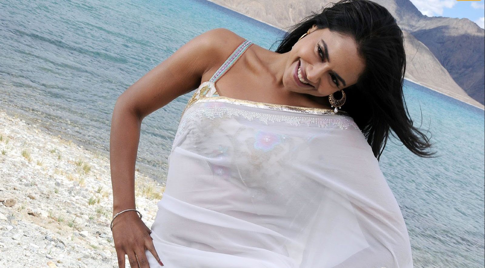 Sameera Reddy Hot Photoshoot hd - HIGH RESOLUTION PICTURES
