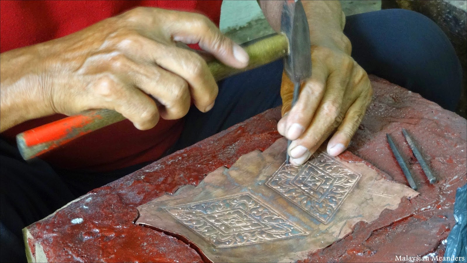 Artisans d'Angkor Cambodian handicraft