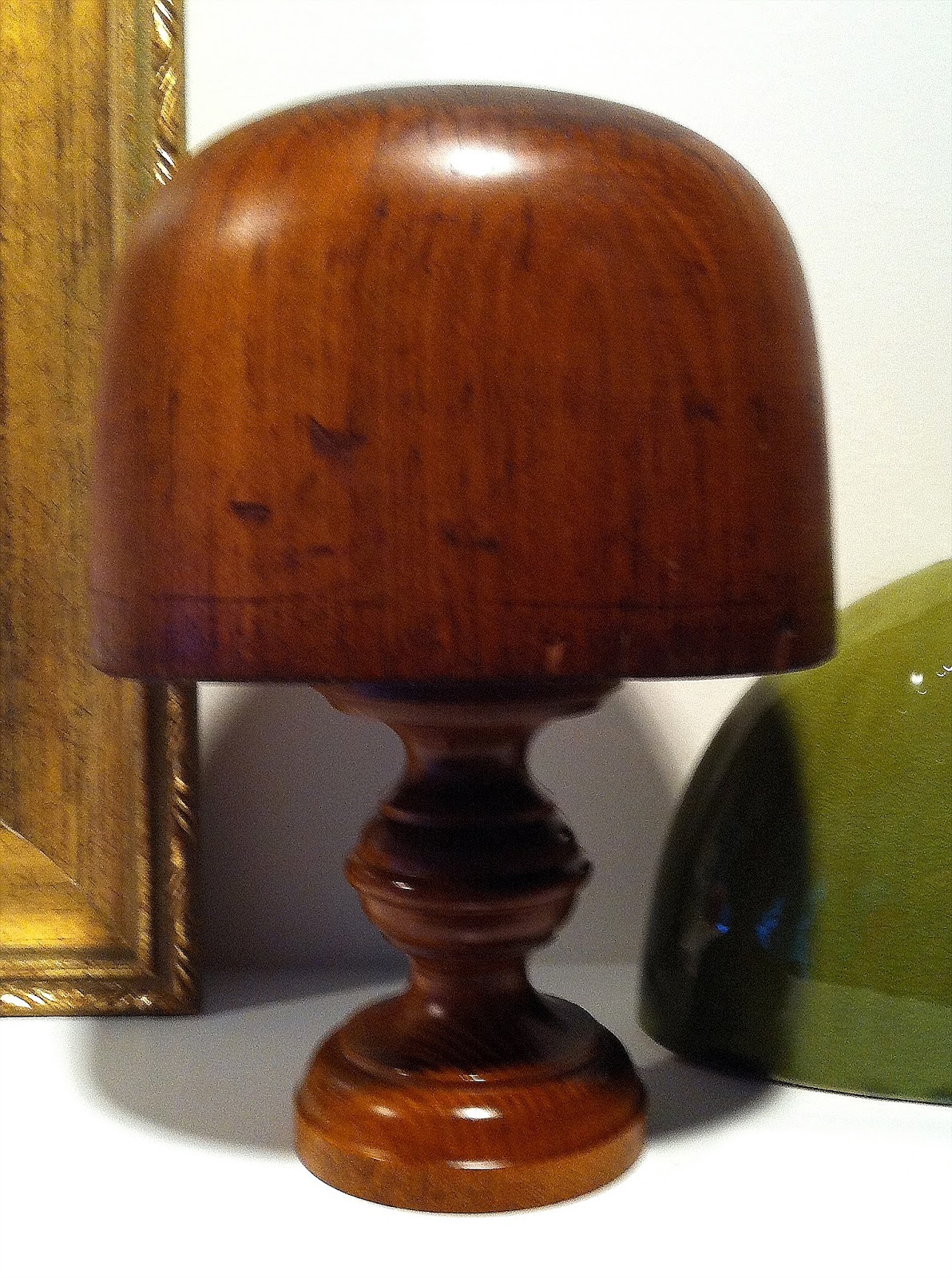 Andrew Barnes Lifestyle Vintage hat stands