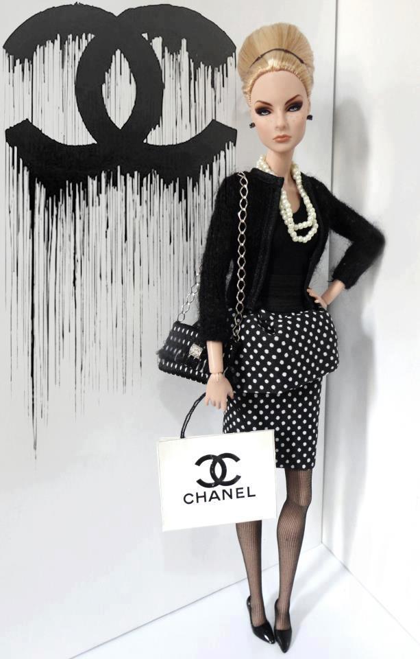 Fabulous Channel by Giselle Claudino: Chanel Barbie Doll - So Chic