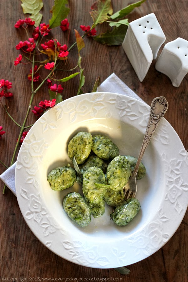 "Gołe pierogi" ze szpinakiem i masłem szałwiowym Every Cake You Bake