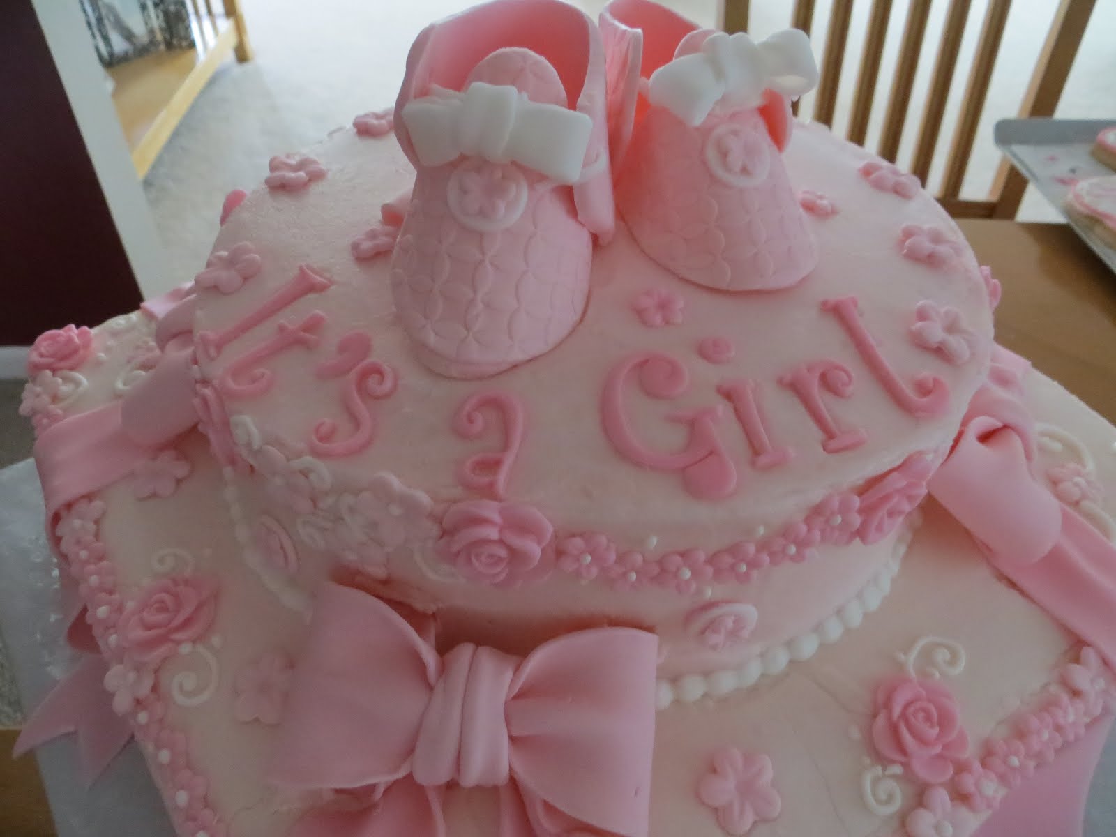 CAKES AND MORE: Baby Shower Cake It's a Girl!