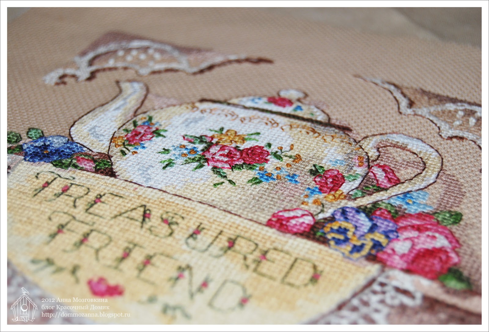 Красочный Домик Treasured Friend Teapot Dimensions