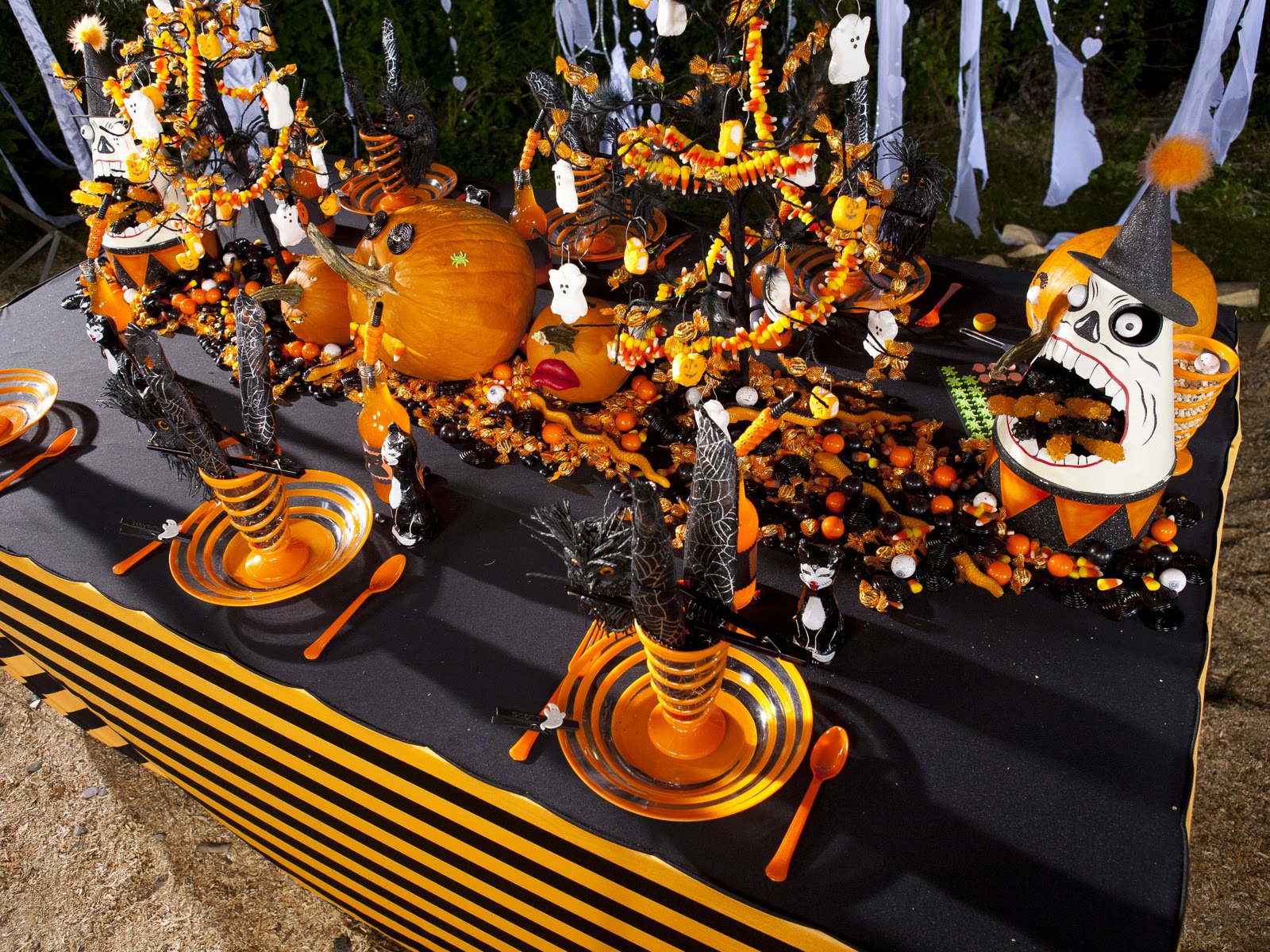 It's Written on the Wall {Halloween Tablescape} Now Some Decor For