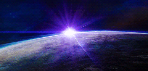 Resultado de imagem para GIF ANIMADA DE MULHER REFLETIDA