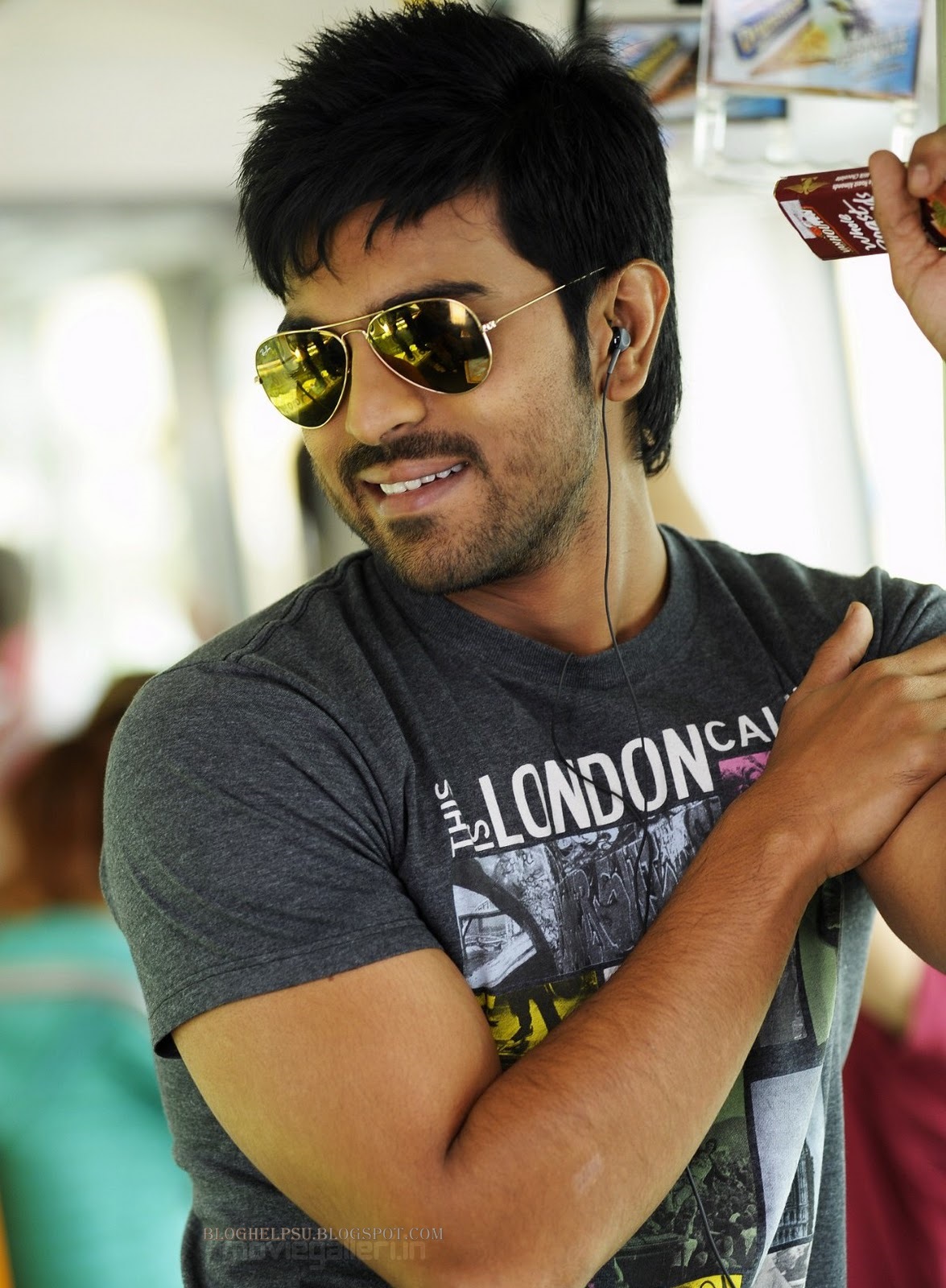 http://1.bp.blogspot.com/-Gu9enOK2mMw/Tlcw95VUfdI/AAAAAAAAAKE/xHiKUD4spSg/s1600/orange-ram-charan-tej-wallpapers-telugu-movie-stills.jpg4.jpg
