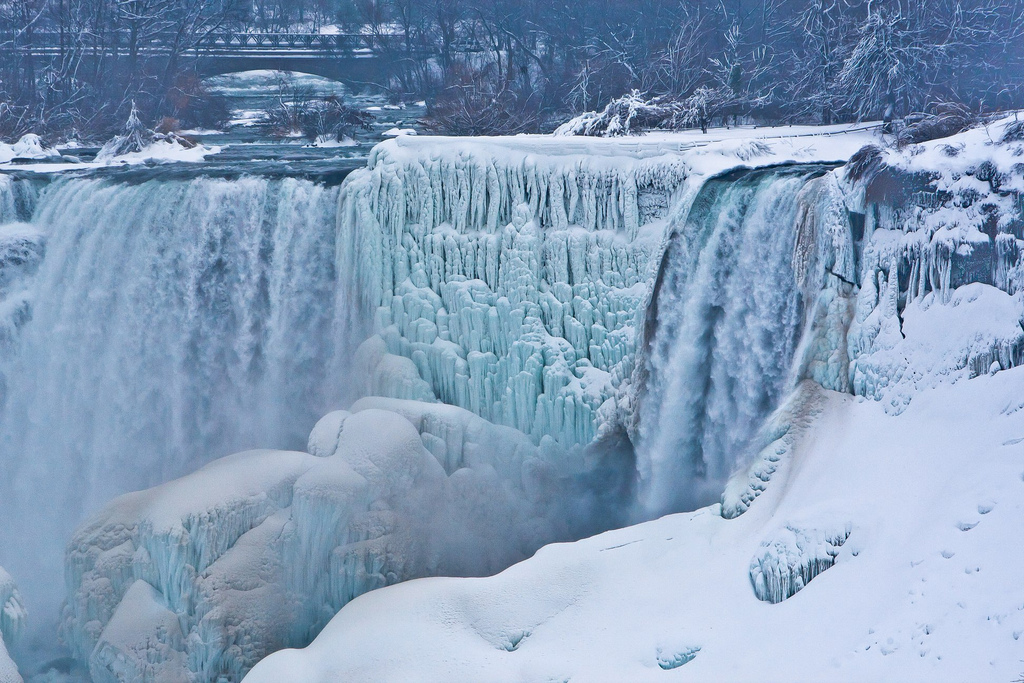 the frozen falls of niagara niagara falls at night on niagara falls winter wallpapers