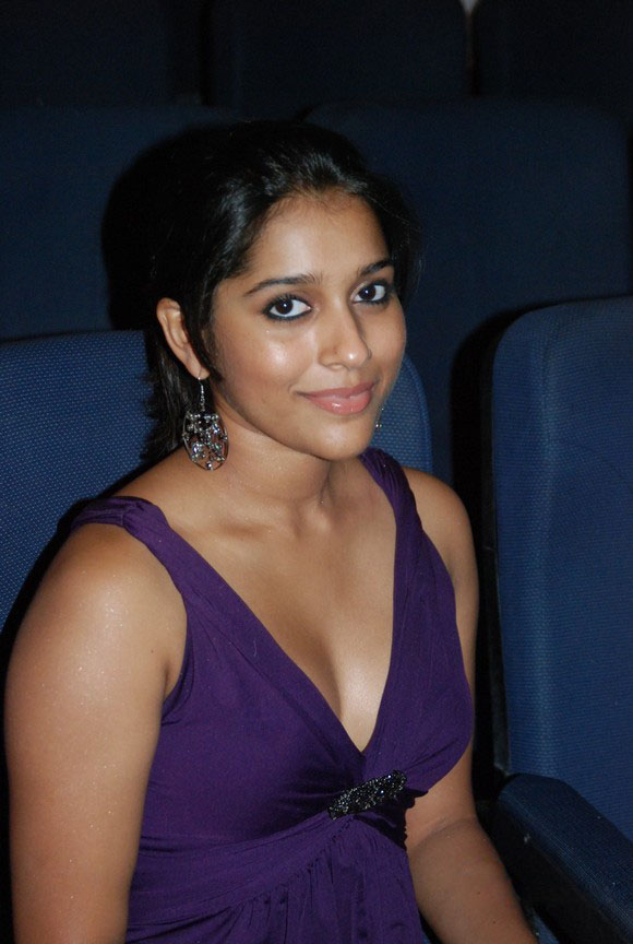 Kollywood actress Rashmi Gautham Spicy Cleavage Show in Violet Dress