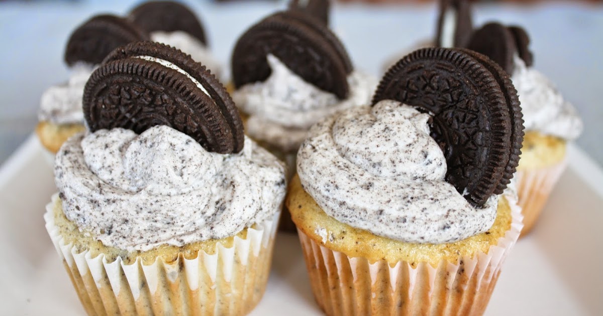 RACHAEL'S FAVORITE RECIPES Cookies and Cream Cupcakes