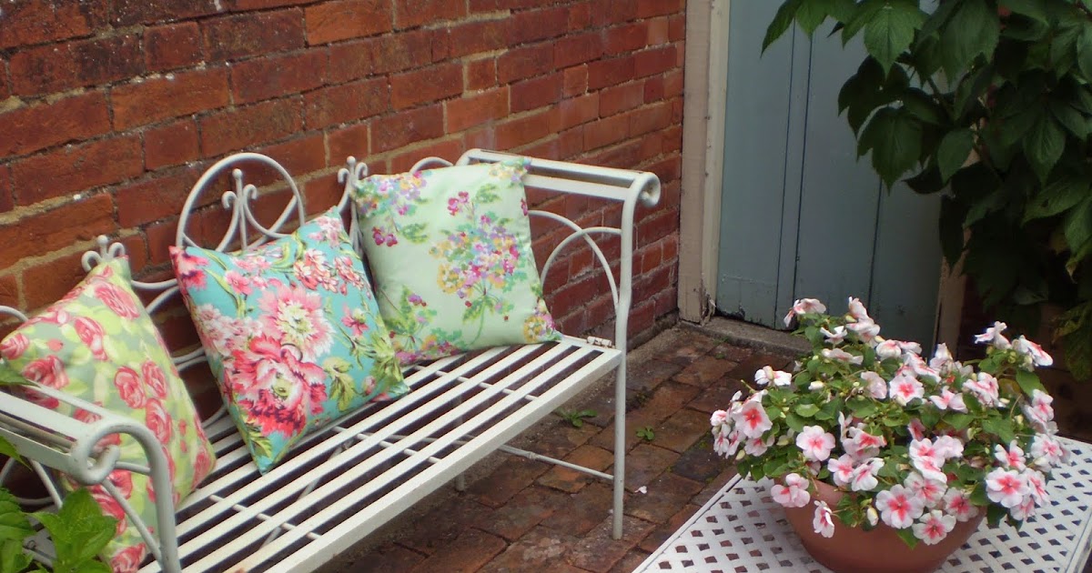 *Little Cottage Comforts* Holiday fun fabulous brownies on the beach