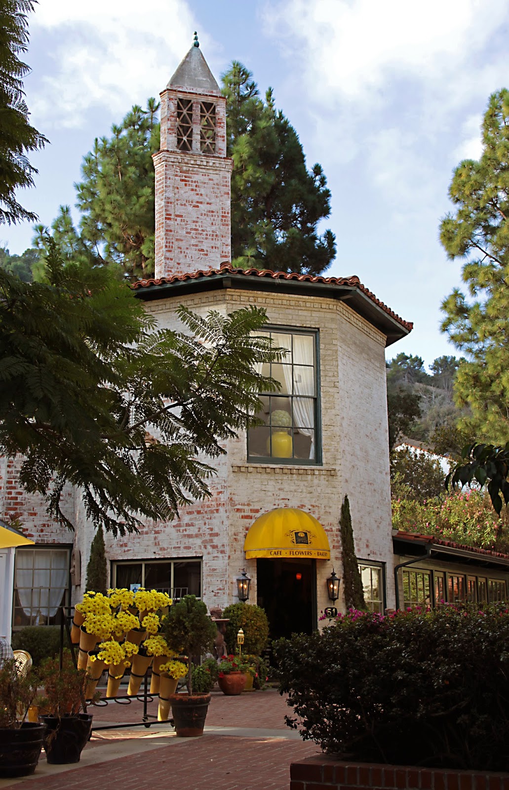 Palos Verdes Daily Photo Yellow Vase Cafe at the old General Store