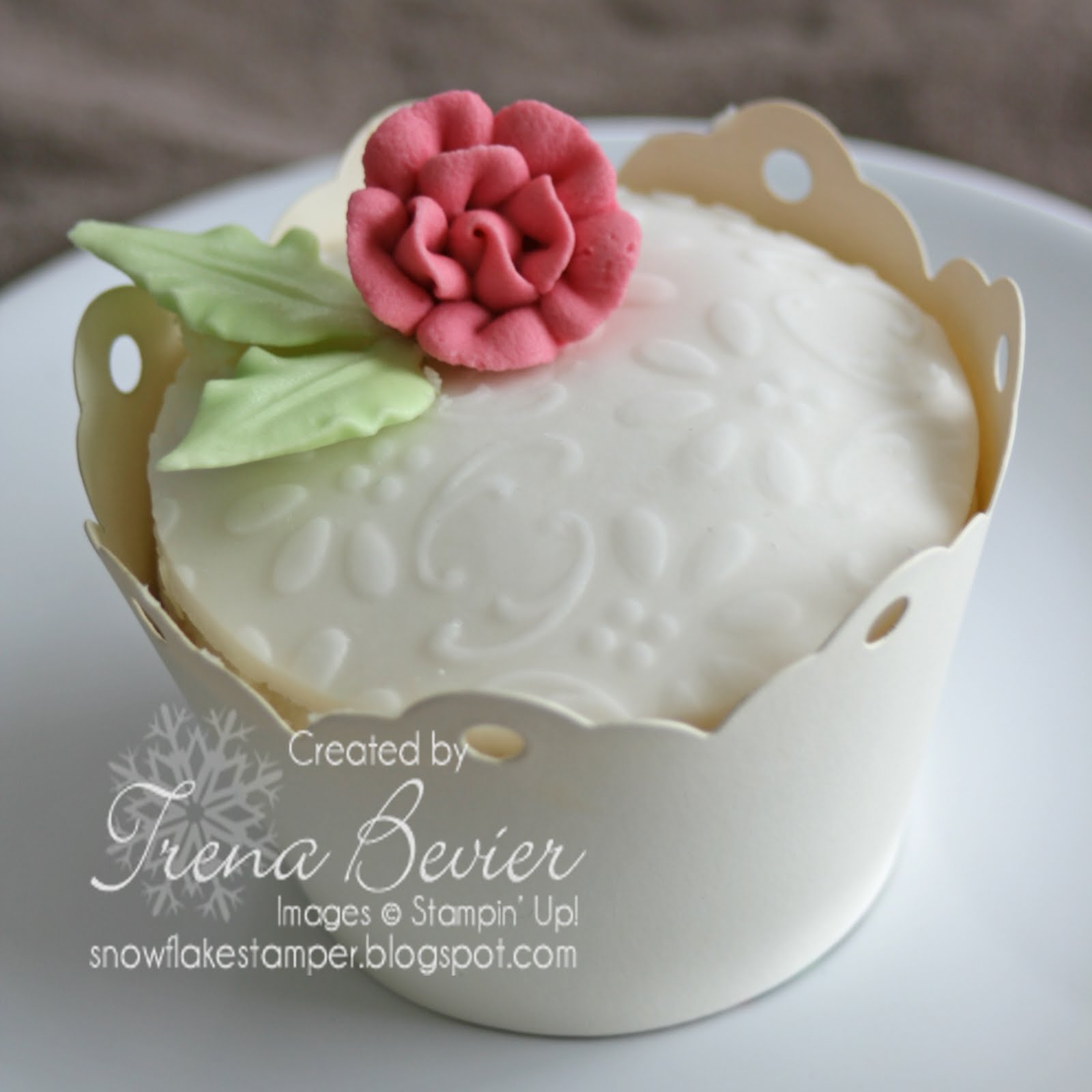 Snowflake Stamper Embossed Cupcake