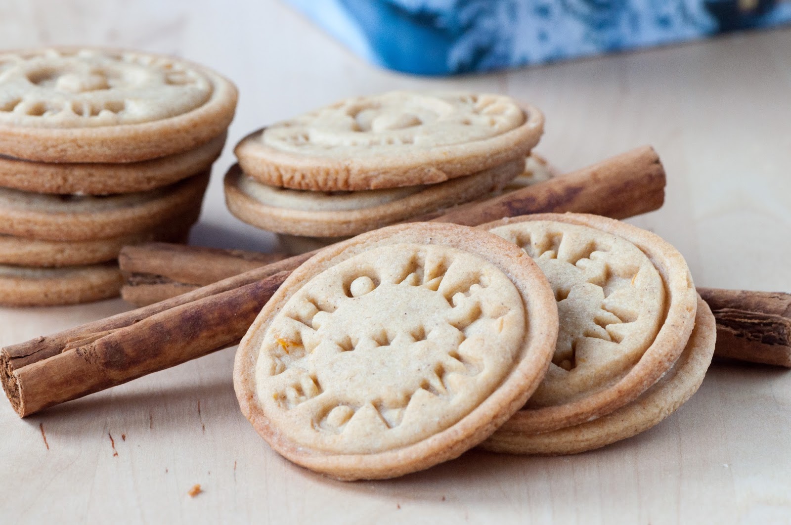 CoLoRes, SaBoRes, oLoRes...CoLoRs, TaSTeS, SmeLLS orangecinnamon