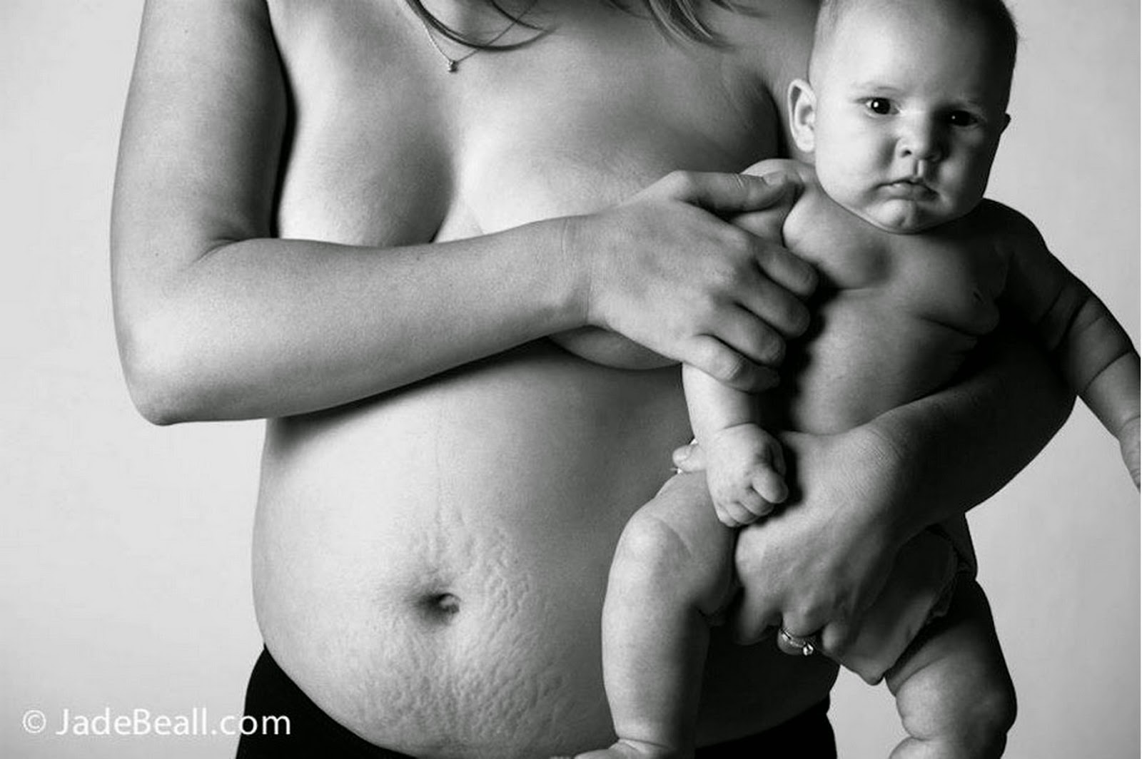 17 Photos That Prove Just How AMAZING Women Look After Giving Birth. 17 Photos That Prove Just How AMAZING Women Look After Giving Birth.