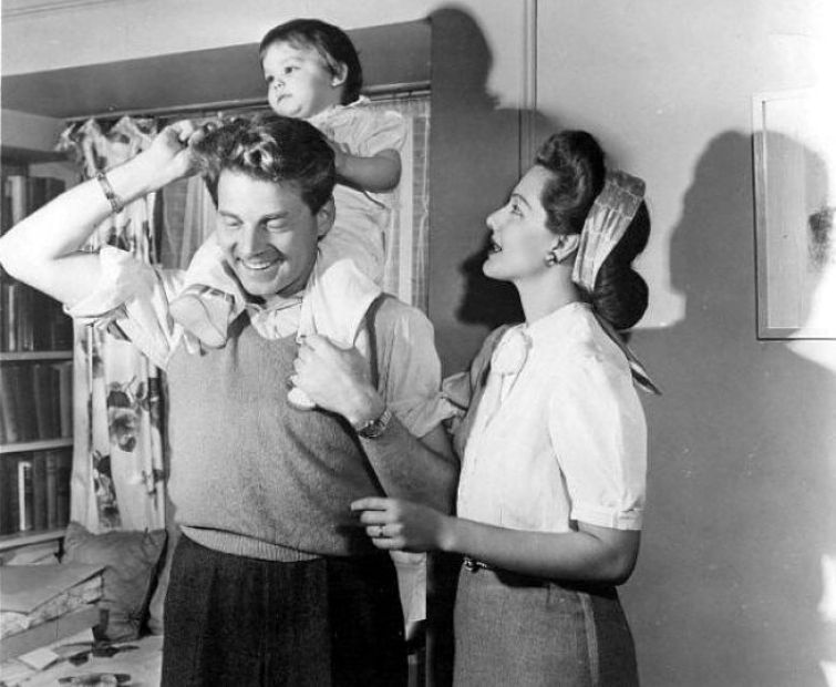 jean pierre aumont y maria montez lisa papineau tina aumont la fille aux 233 toiles jean pierre aumont y maria montez lisa papineau tina aumont la fille aux 233 toiles