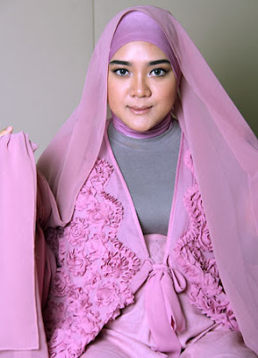 Tutorial Hijab Agar Tampil Cantik Saat Idul Fitri [ www.BlogApaAja.com ]