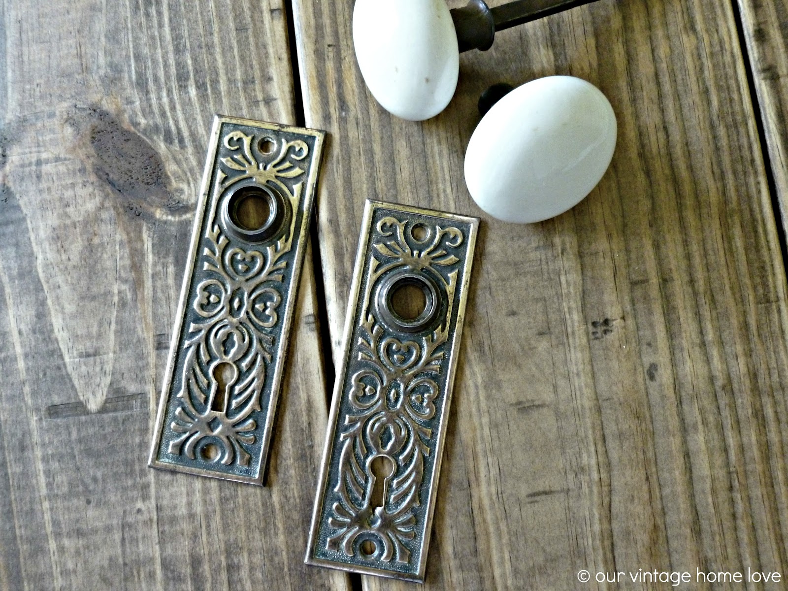 vintage home love Pocket Doors and Porcelain Door Knobs