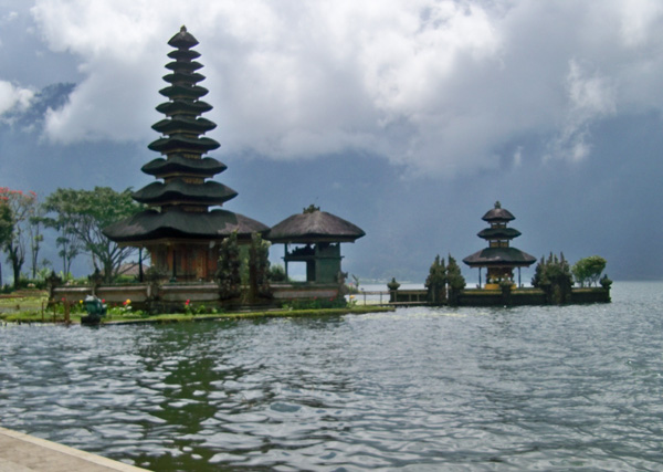 Objek Wisata Danau Beratan Bedugul Bali