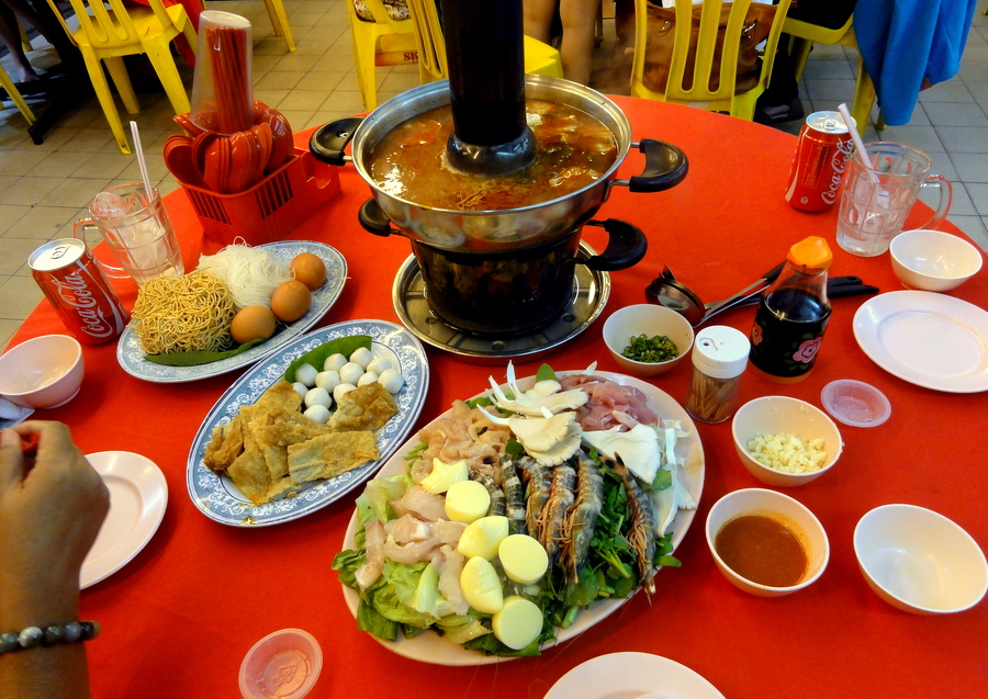 Charcoal Steamboat Dinner Must Eat and Experience in the Cameron