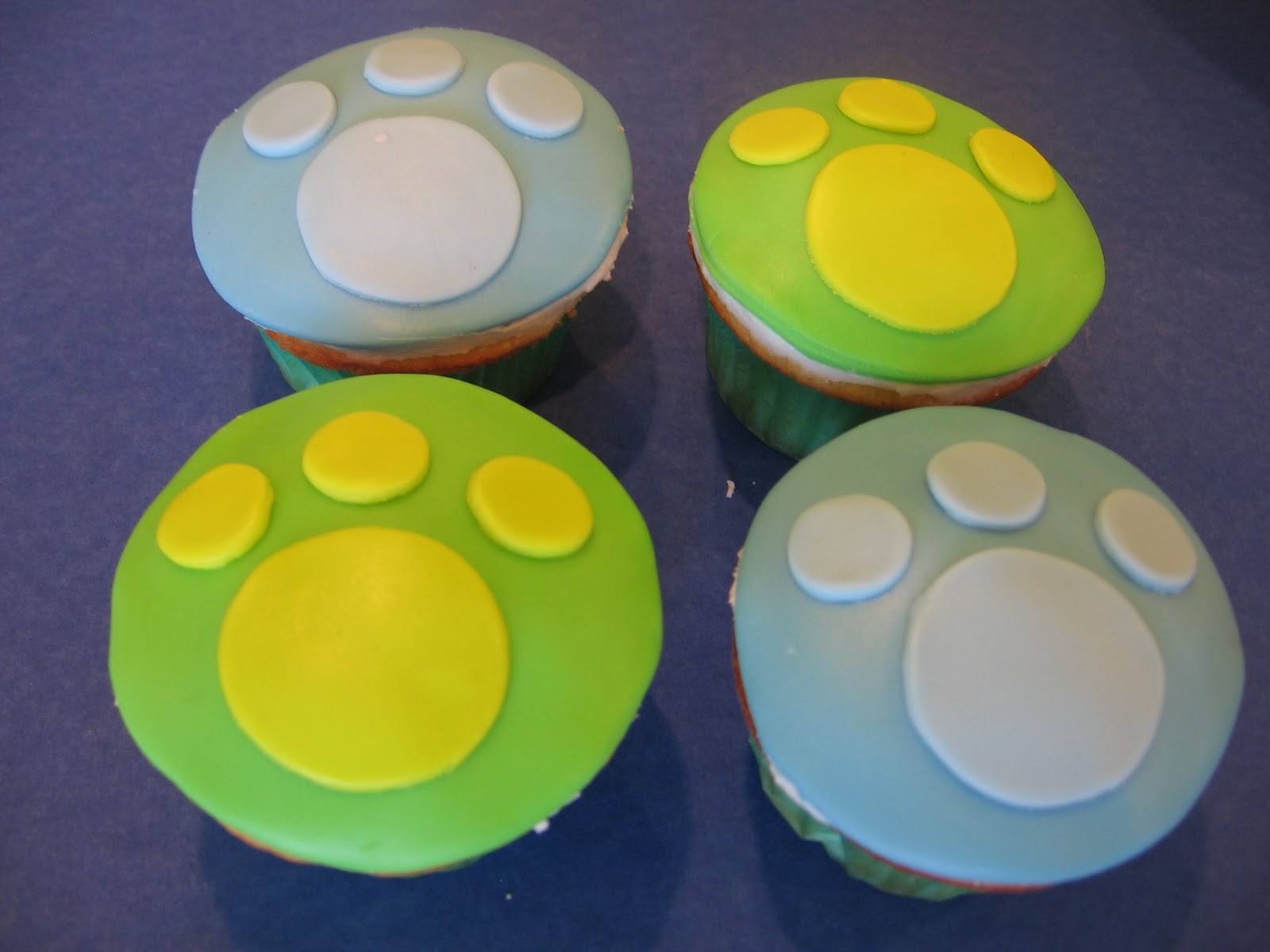 Sweets to the Sweet: Wild Kratts Cake and Cupcakes