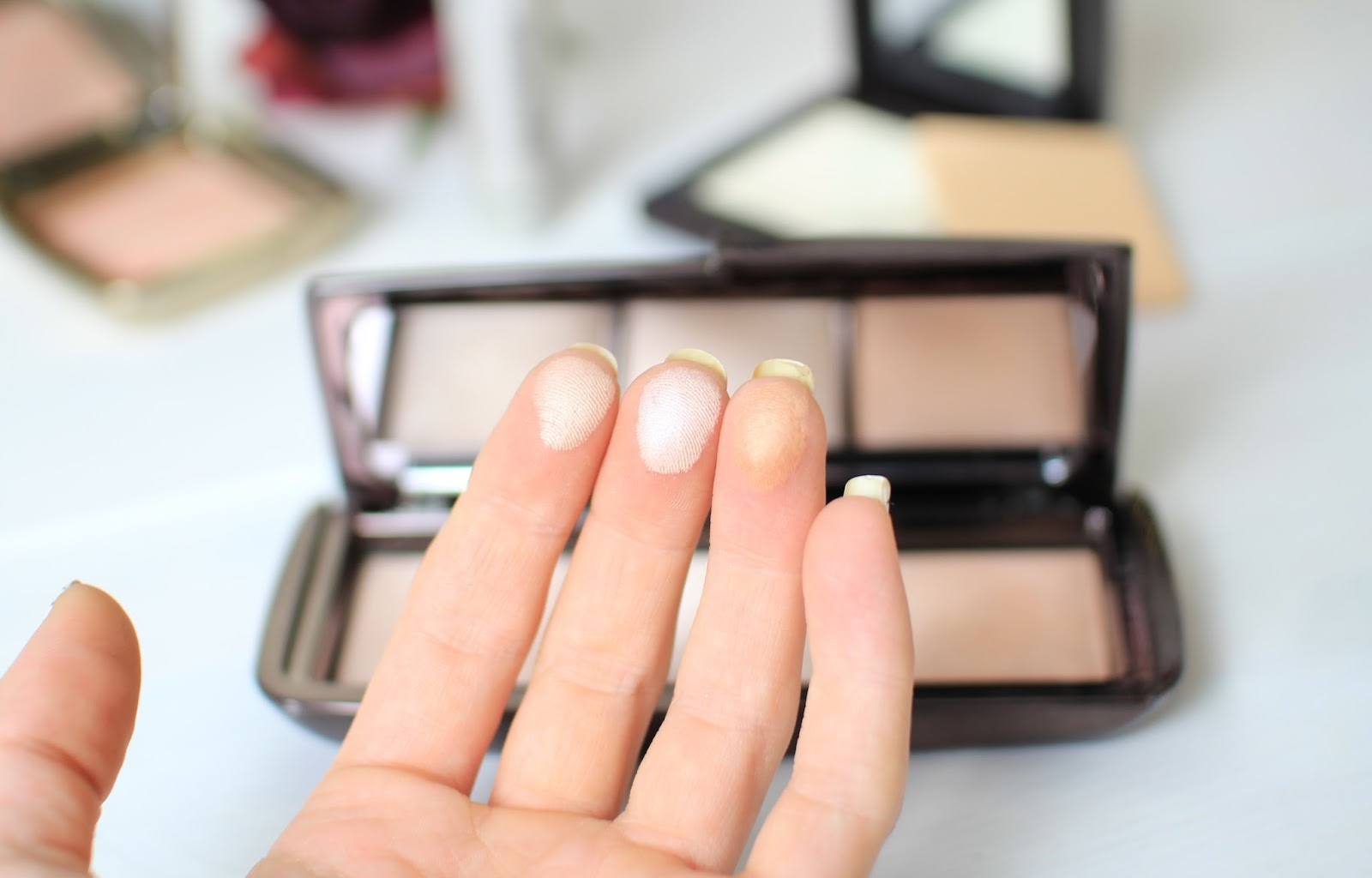 The Hourglass Ambient Lighting Palette, Dim Infusion Blush and Laura