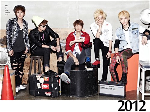 [17-07-12][News] SHINee concert thu được hơn 22 triệu USD SHINee+calendar+2012