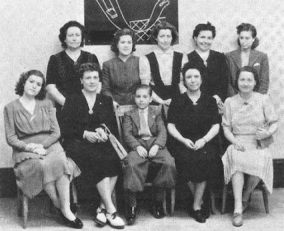 Ajedrecistas femeninas participantes en unas simultáneas dadas por Arturito Pomar en 1943