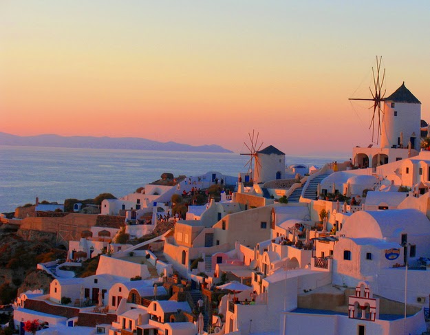 38. Yes, yes, that famous sunset from the village Oia on the island of Santorini (Thira) is OK too. (Good luck finding a free place to stand or sit.) - 49 Reasons To Love Hellas (Greece) 38. Yes, yes, that famous sunset from the village Oia on the island of Santorini (Thira) is OK too. (Good luck finding a free place to stand or sit.) - 49 Reasons To Love Hellas (Greece)