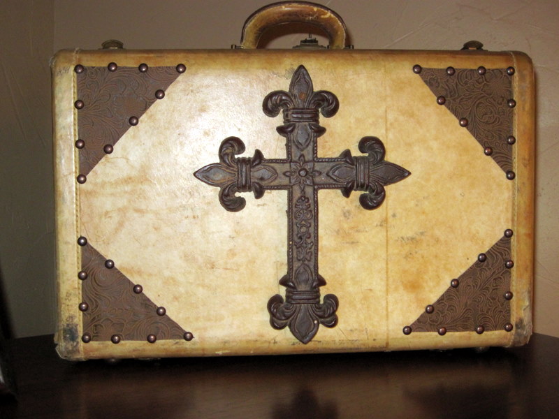 Greene Acres Hobby Farm Rustic Western Suitcase