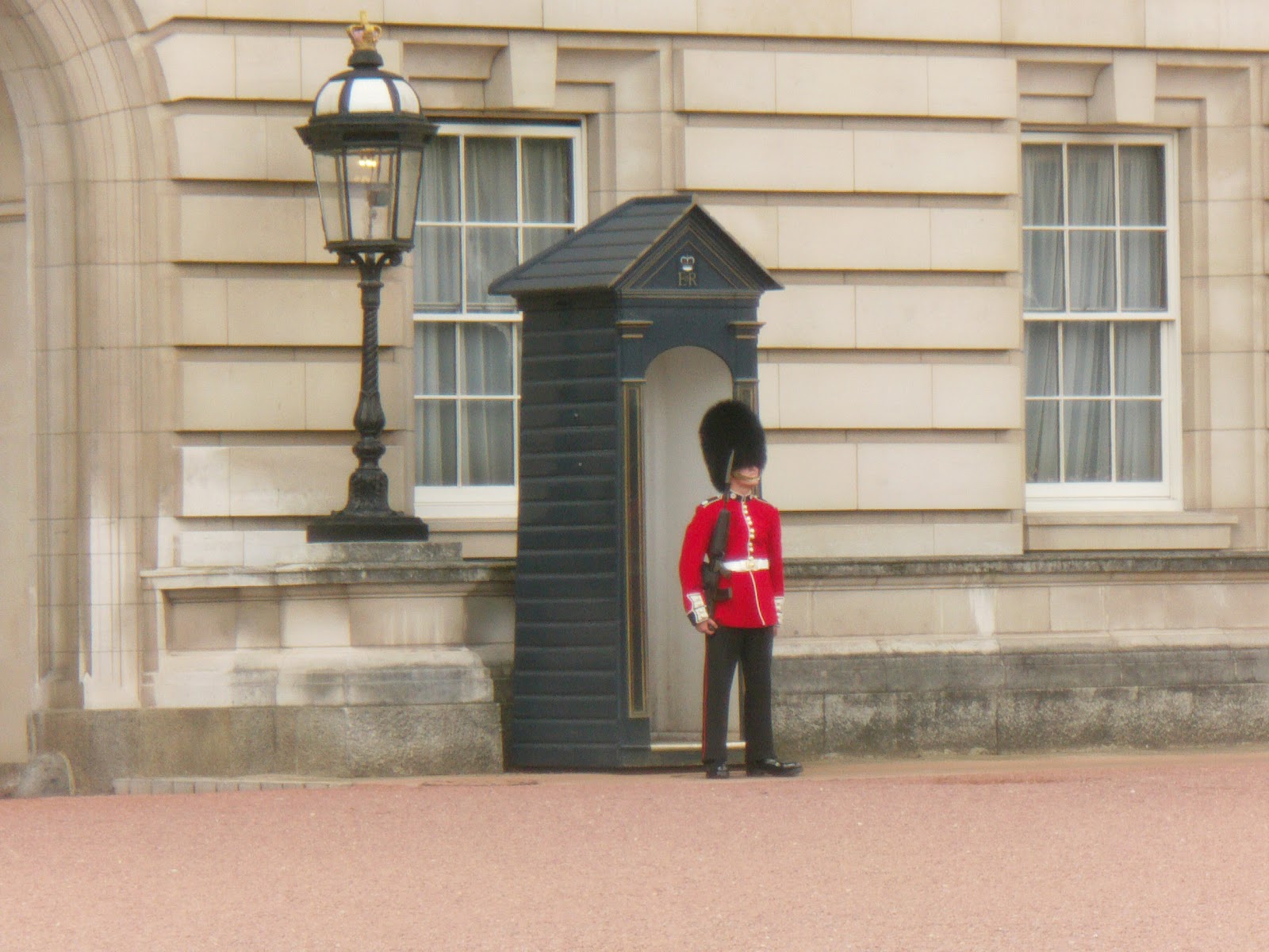 Merie Goes To Wonderland Englische Uniformen Englisches Essen Und Englisches Wetter