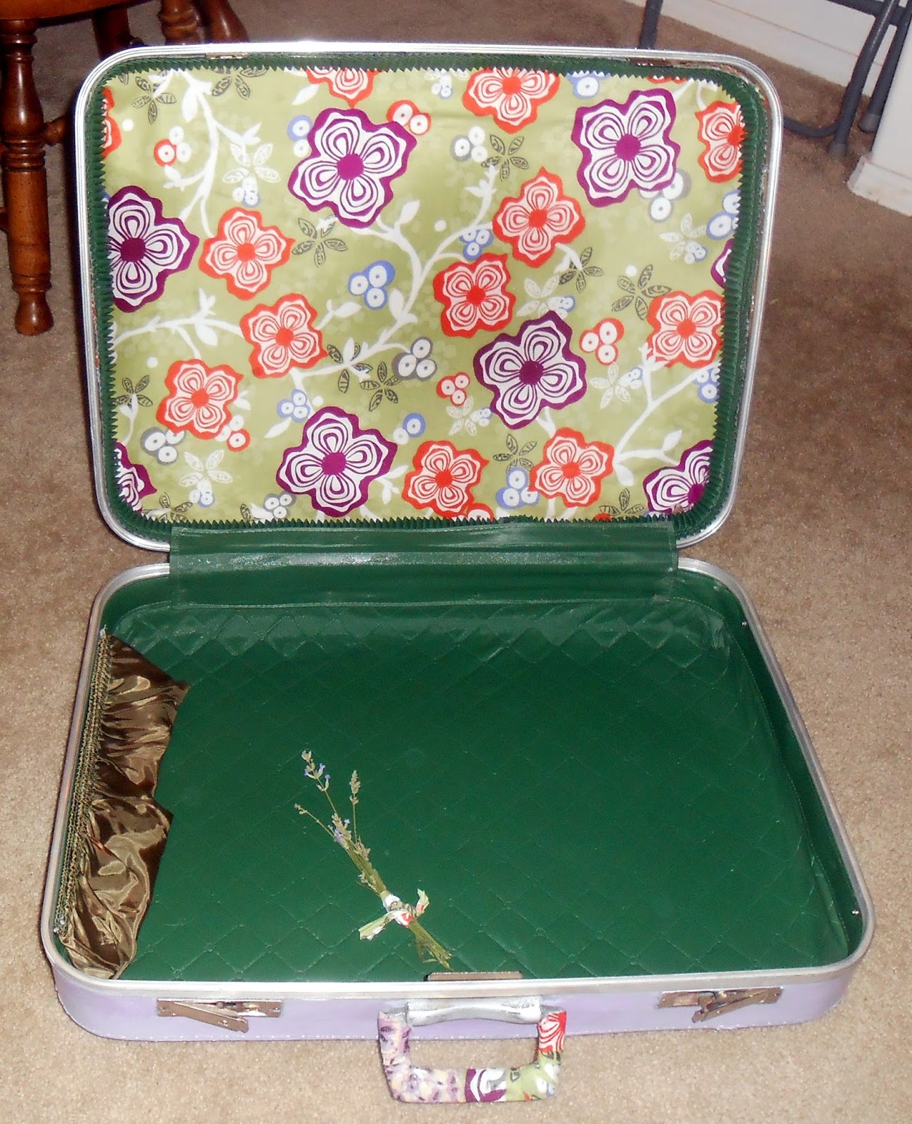 Melindas fabric fancies What you can do with an old suitcase.