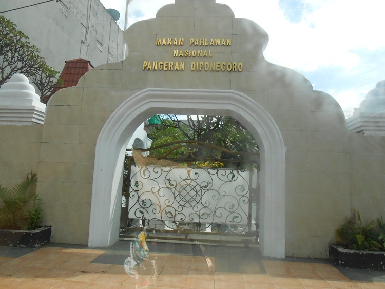 SENI LAMA MELAYU (MALAY OLDEN ART): Makam (Tomb of) Pangeran Diponegoro