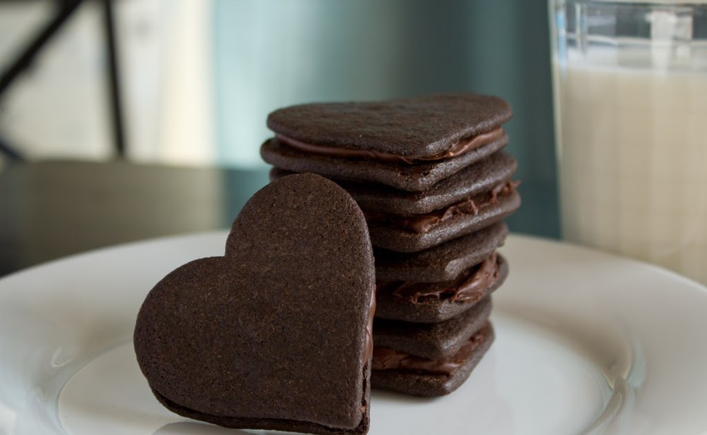 Indulge Chocolate Wafer Sandwich Cookies with Vanilla and Chocolate