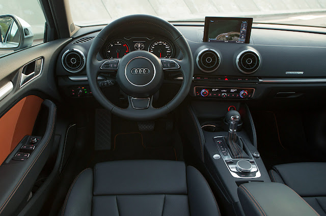 место водителя вид Audi A3 Sportback 2014