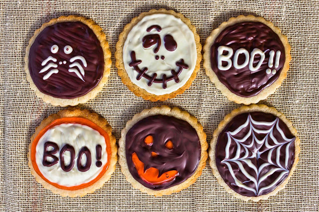 Decorar Galletas Con Motivos Halloween, Sólo Con Chocolate.
