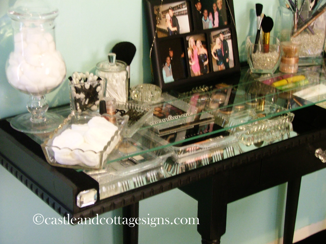 CastleAndCottageSigns my DIY make up table
