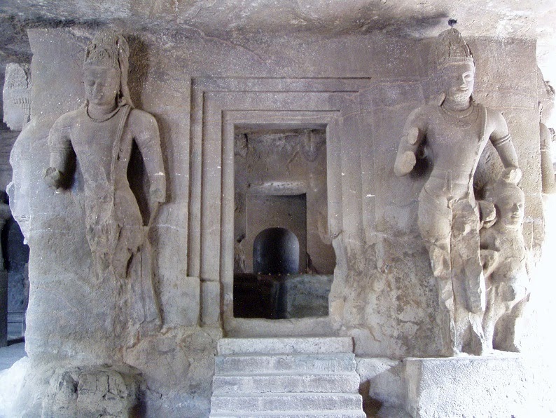 Elephant Lingam shrine 1 at elephanta caves