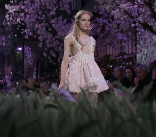 Zahia 2013. - virágos nyári ruha - vállpántos szoknya virágokkal Zahia 2013. - virágos nyári ruha - vállpántos szoknya virágokkal