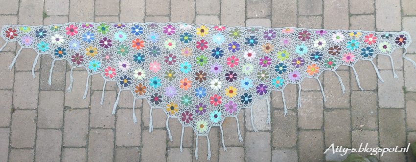 attys: Catona Flower Shawl Pattern/Tutorial