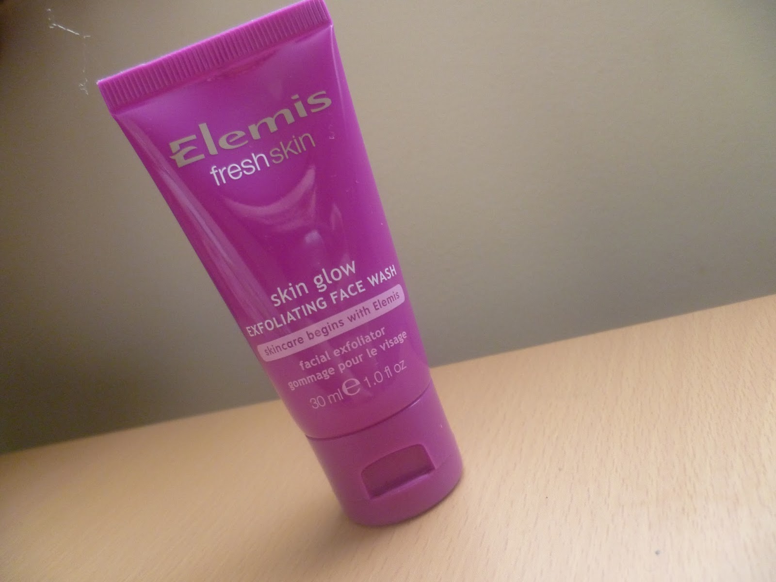 Elemis FreshSkin Skin Glow Exfoliating Face Wash Futures